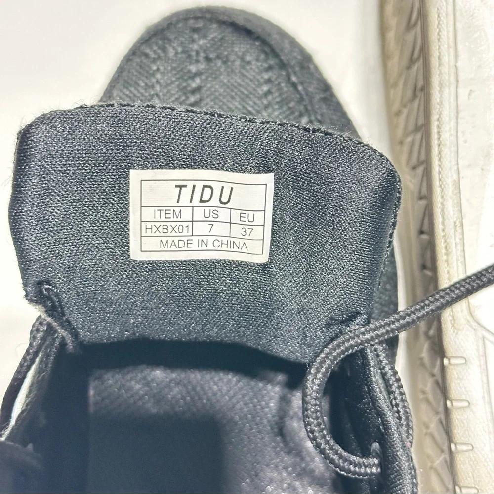 TIDU Black Lace-Up Sneakers – Women’s Size 7 (EU 37)
